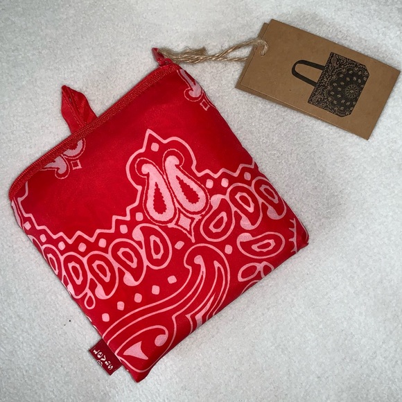 NEW! LEVI’S x Target Red Bandana Nylon Reusable Foldable Tote Bag, NWT! - Picture 10 of 10